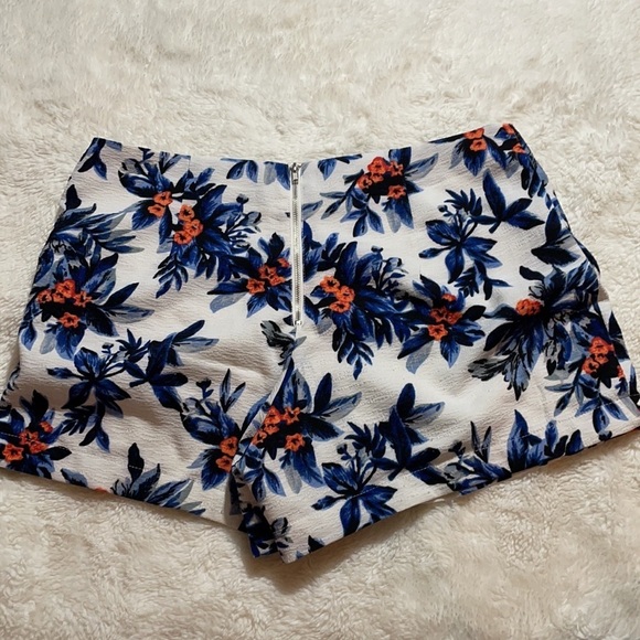 Sophie Rue Tropical Shorts‎ - Picture 5 of 6